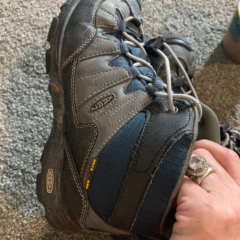 Keen Kids Hiking/snow  boots   Like New!  Size 3/35